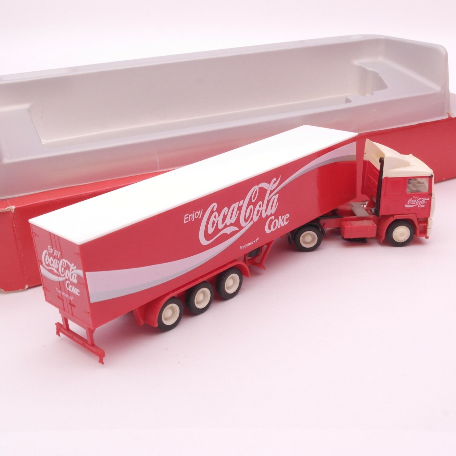 Albedo 1:87 Volvo F12 Kühkoffer-Sattelzug Enjoy Coca-Cola in OVP RT4566 – Bild 3