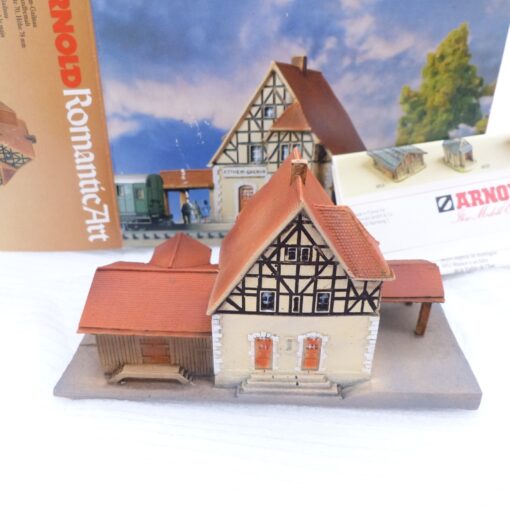 Arnold Romantic Art 6920 Fertigmodell Bahnhof Östheim-Gailnau in OVP EX6055 – Bild 3