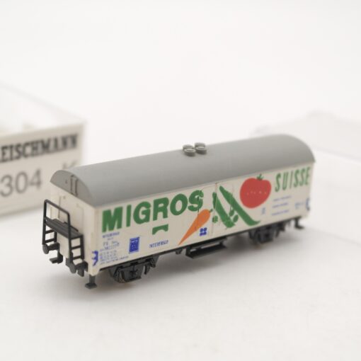 Atlas N gedeckter Güterwagen Migros Suisse in EVP RR2231 – Bild 3