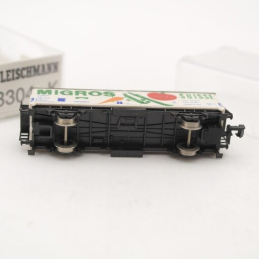 Atlas N gedeckter Güterwagen Migros Suisse in EVP RR2231 – Bild 4