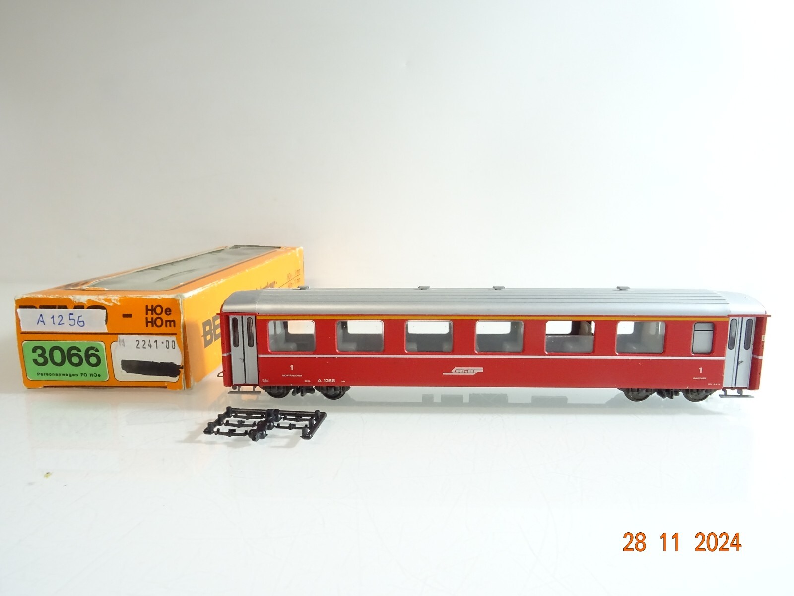 Bemo H0m Personenwagen 1. Kl. der RhB in EVP PR4325