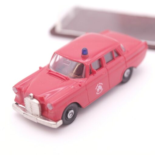 Brekina 1:87 1822 Mercedes-Benz 190 Feuerwehr Essen in OVP RT976