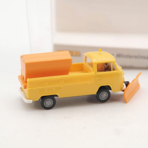 Brekina 1:87 33915 VW Pritsche T2 mit Winterausrüstung in OVP QR2683 – Bild 3