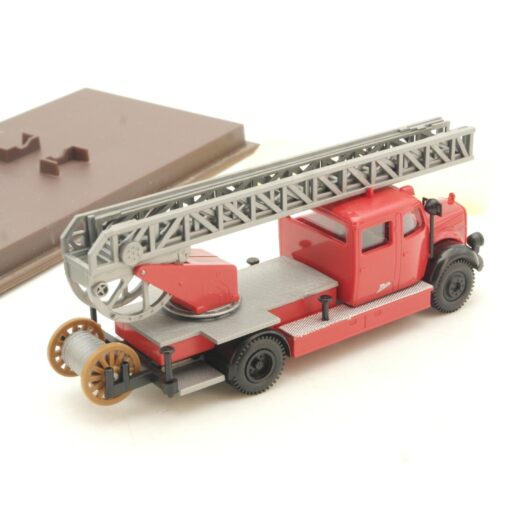 Brekina 1:87 4030 MB 311 Feuerwehr mit Drehleiter in OVP QR3089 – Bild 3