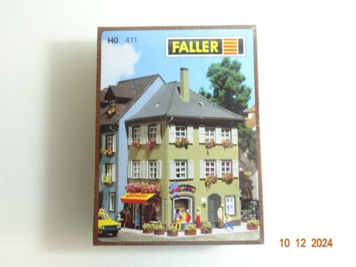 Faller H0 411 Eckhaus mit Spielwarengeschäft siehe Foto in OVP CK4777