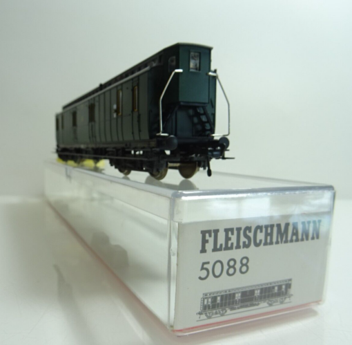Fleischmann H0 5088 Gepäckwagen mit Bremserhaus der DR in OVP PR442 – Bild 5