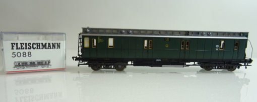 Fleischmann H0 5088 Gepäckwagen mit Bremserhaus der DR in OVP PR442