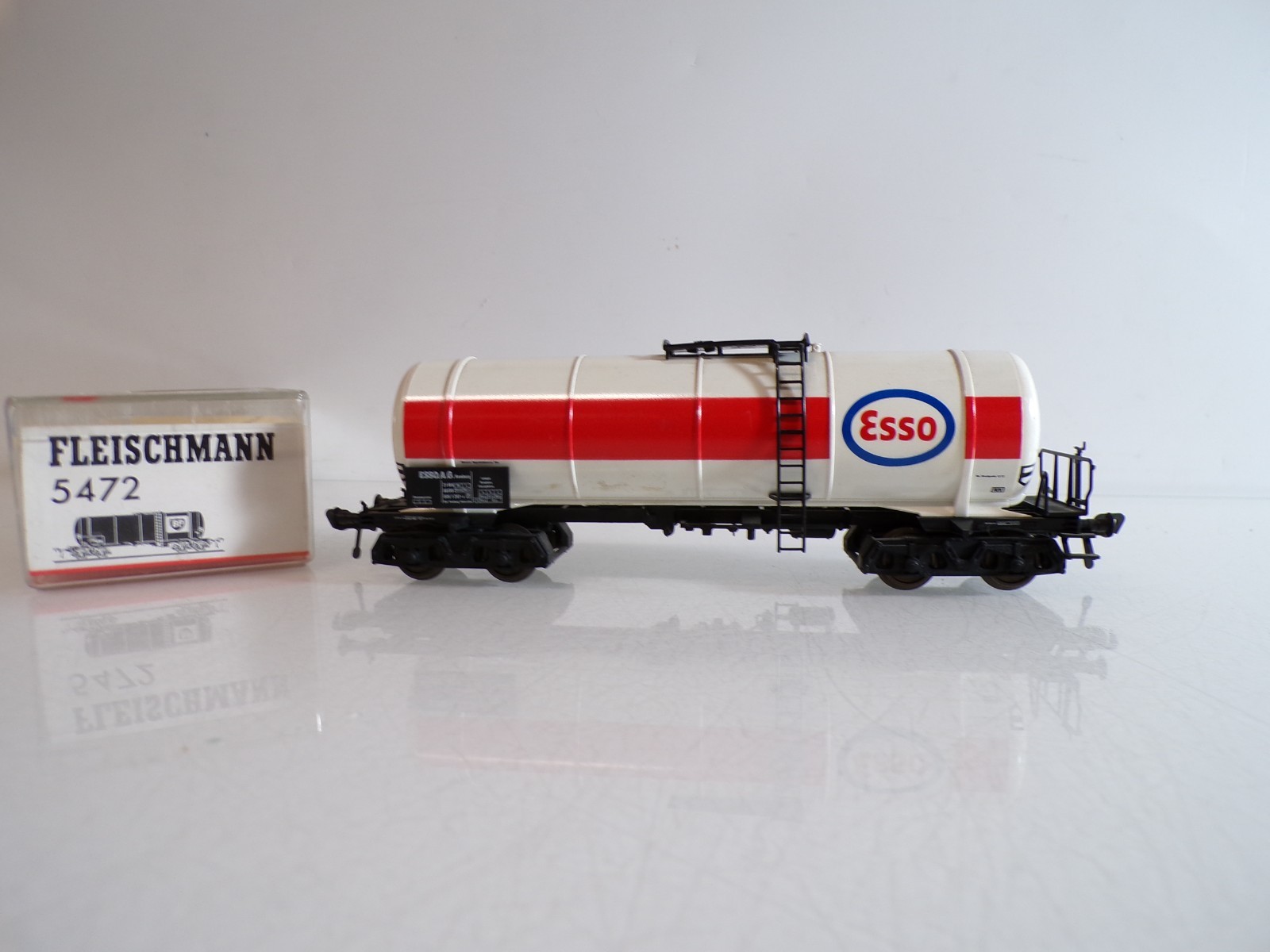 Fleischmann H0 5472 Kesselwagen Esso der DB in OVP BH1669