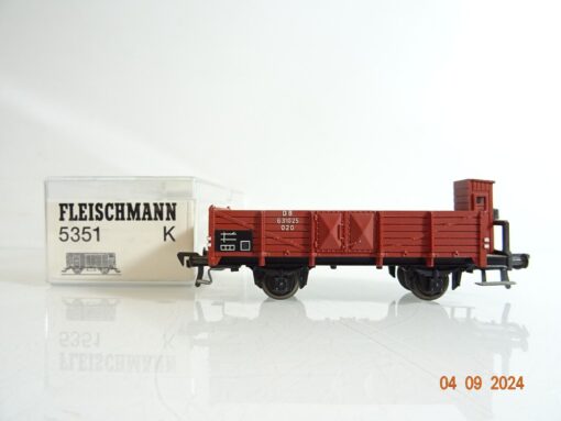 Fleischmann H0 gedeckter Güterwagen der DB in EVP PR2465