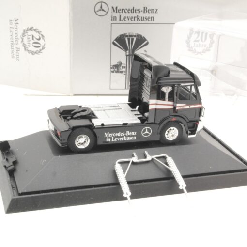 Herpa 1:87 Mercedes Benz Zugmaschine in Leverkusen 20 Jahre in OVP QR5839 – Bild 3