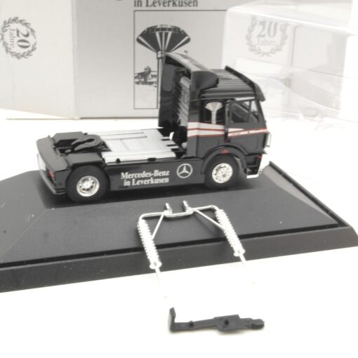 Herpa 1:87 Mercedes Benz Zugmaschine in Leverkusen 20 Jahre in OVP QR5839 – Bild 4