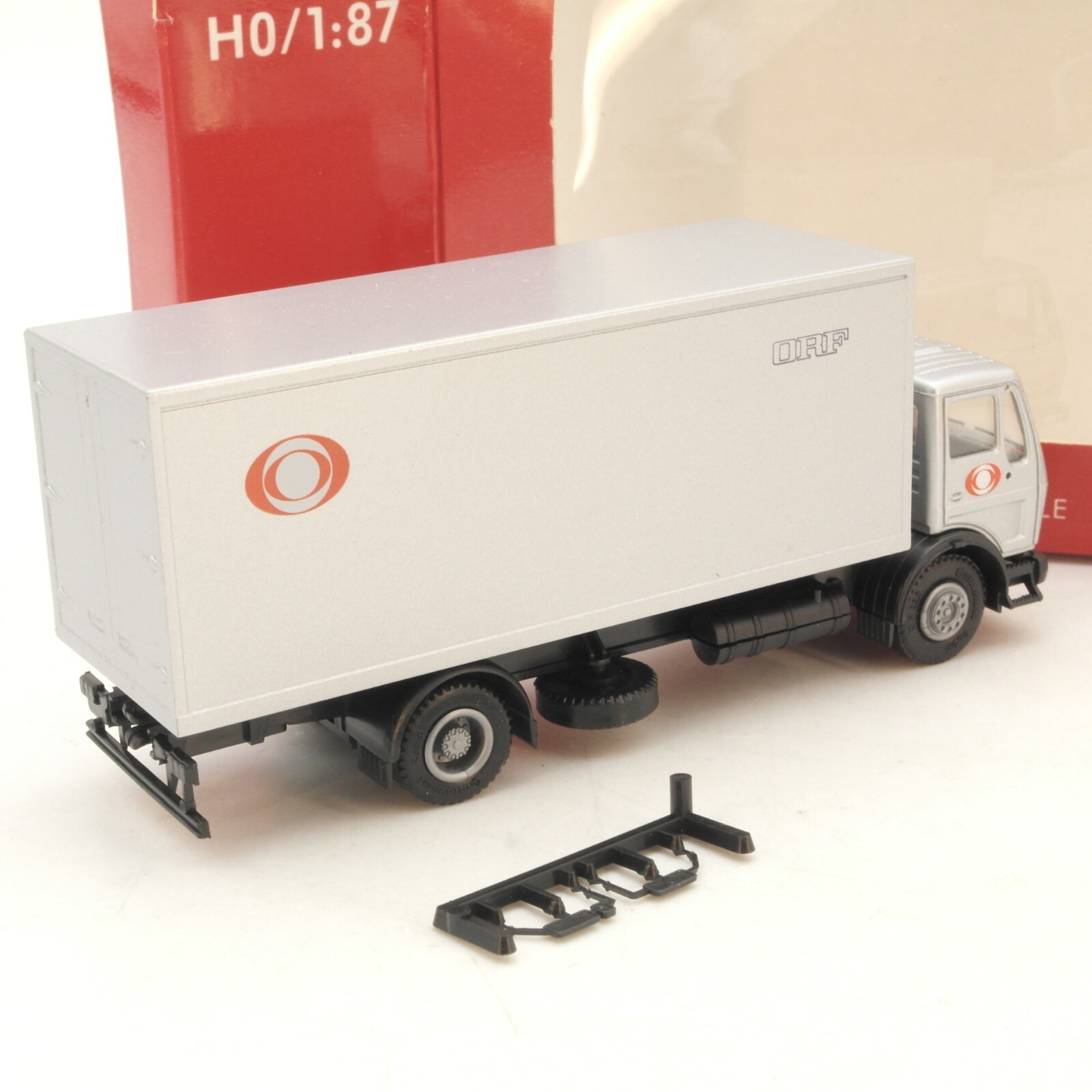 Herpa 1:87 Mercedes MB NG Koffer-LKW ORF in OVP RG5767 – Bild 3