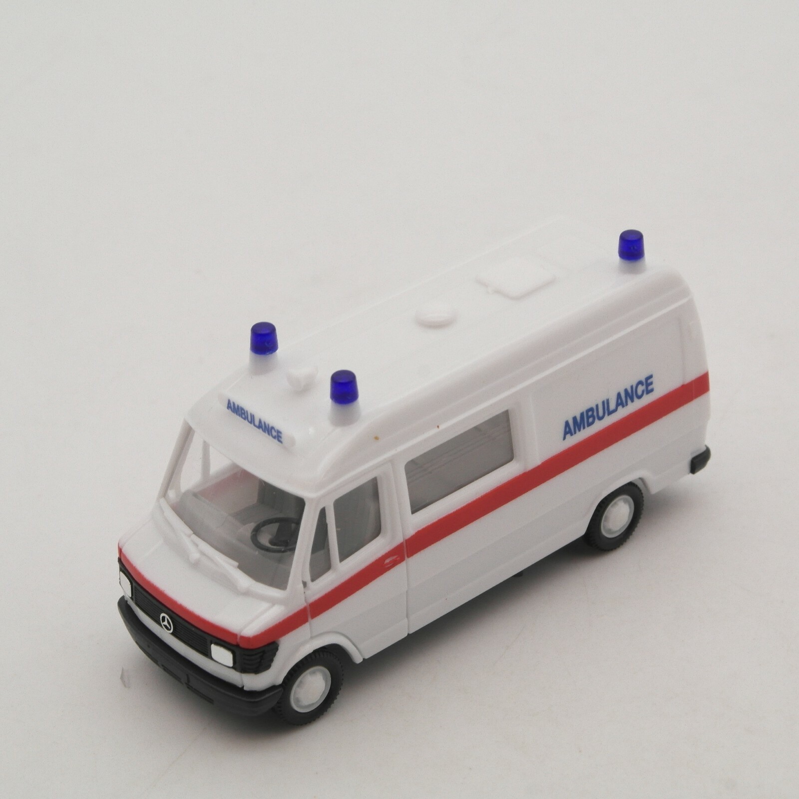Herpa 1:87 Schnäppchen ! MB 207 D Ambulance, siehe Bilder o. RI2577