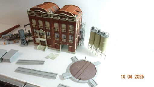 Kibri H0 Fabrikanlage mit Schornstein aus Anlagenrückbau siehe Foto CK7399 o. – Bild 5