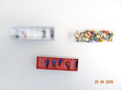 Konvolut H0 Figuren Reisende Bahnpersonal siehe Foto CK9012 o.
