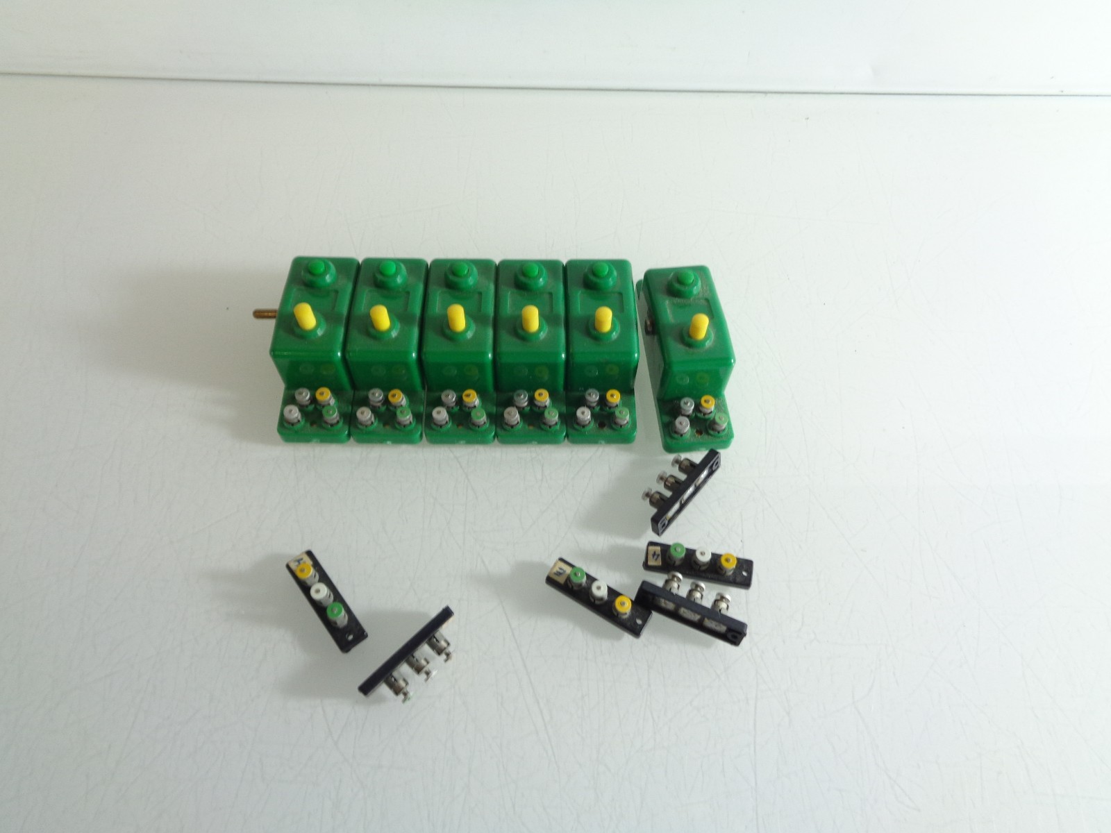 Konvolut Trix Express Weichen und Signalschalter 12tlg. siehe Foto PK1780 o.