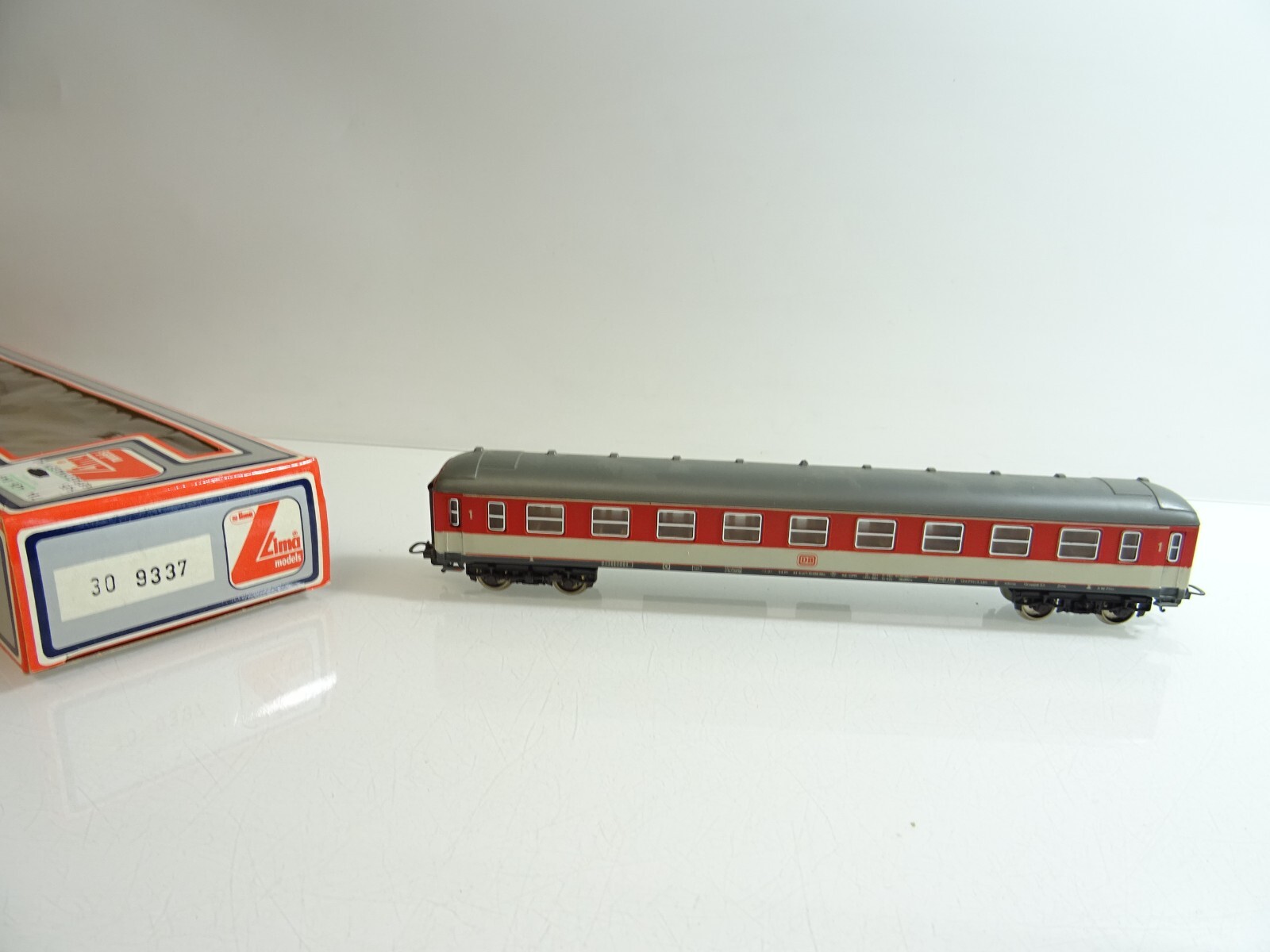 Lima H0 Personenwagen 1. Klasse der DB in EVP TF713