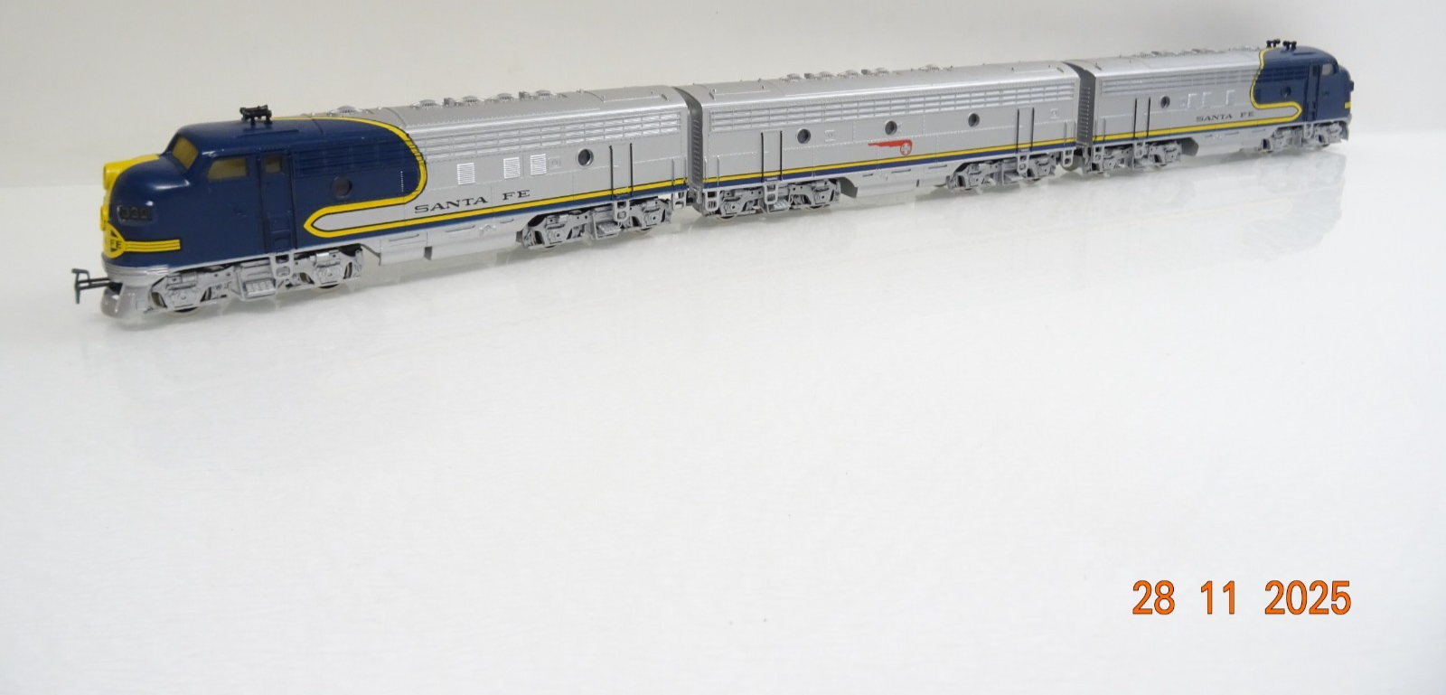 Märklin H0 3362 US Diesellok GM EMD f 7 Santa Fe Atchinson etc. in OVP JL4760 – Bild 4