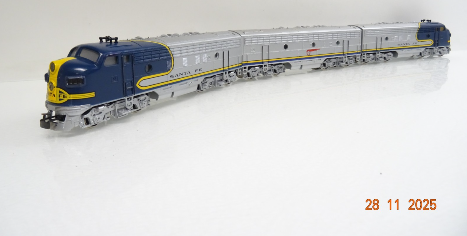 Märklin H0 3362 US Diesellok GM EMD f 7 Santa Fe Atchinson etc. in OVP JL4760