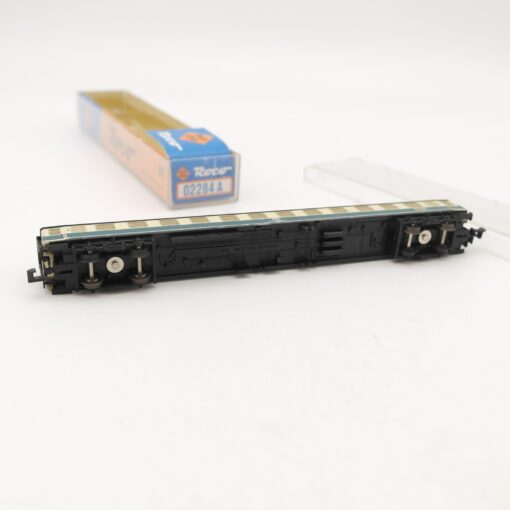 Minitrix N Personenwagen 2. Klasse 51 80 22-70 194-1 der DB in EVP RR2138 – Bild 4