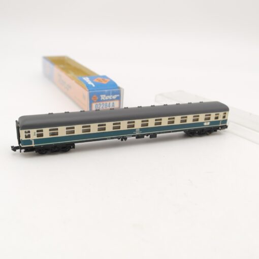 Minitrix N Personenwagen 2. Klasse 51 80 22-70 194-1 der DB in EVP RR2138