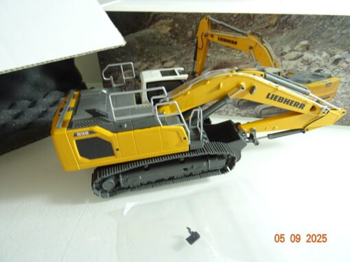 NZG 1:50 2215/0 Liebherr Hydraulikbagger R 938 V in OVP RR3250 – Bild 3