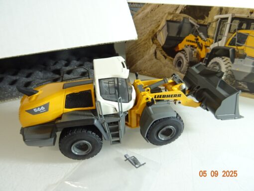 NZG 1:50 2449/11 Liebherr Radlader L 566 Wheel loader in OVP RR3251 – Bild 3