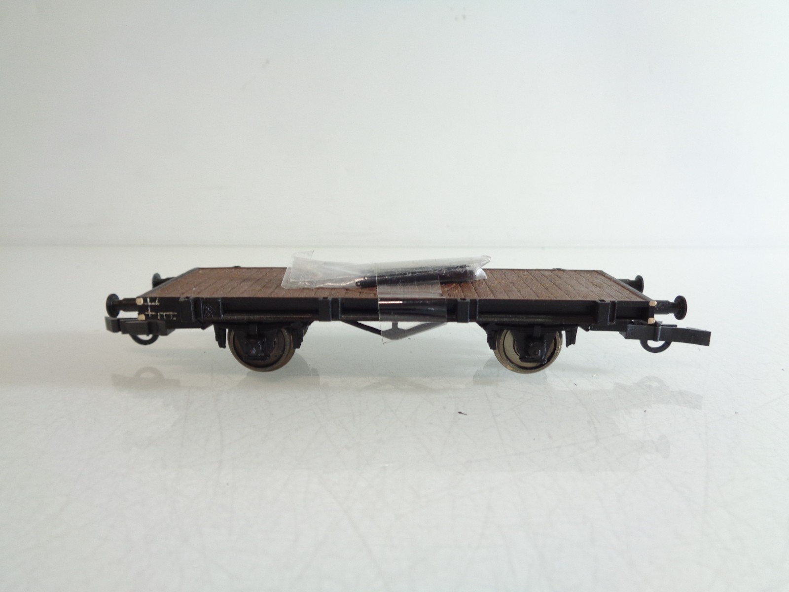 Piko H0 Flachwagen mit Rungen BH968 o. – Bild 3