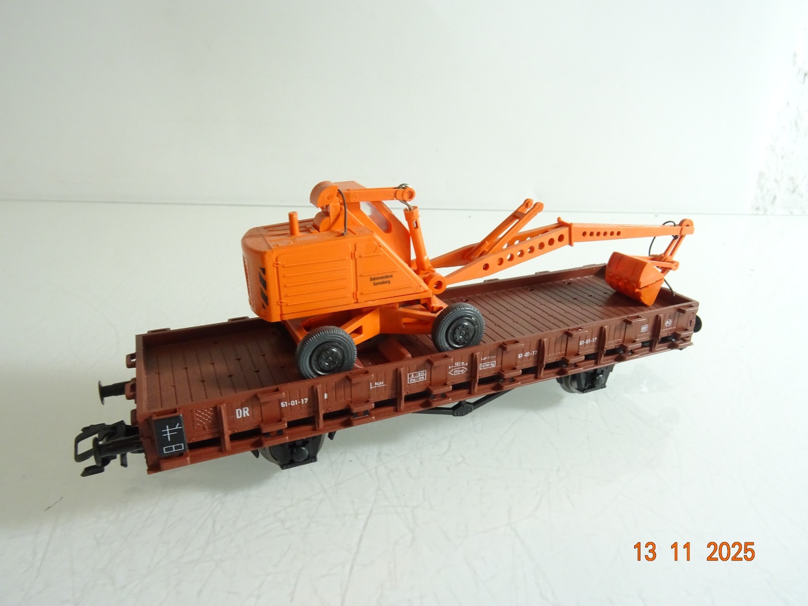 Piko H0 Rungenwagen mit Bagger der DR RR4567 o. – Bild 3