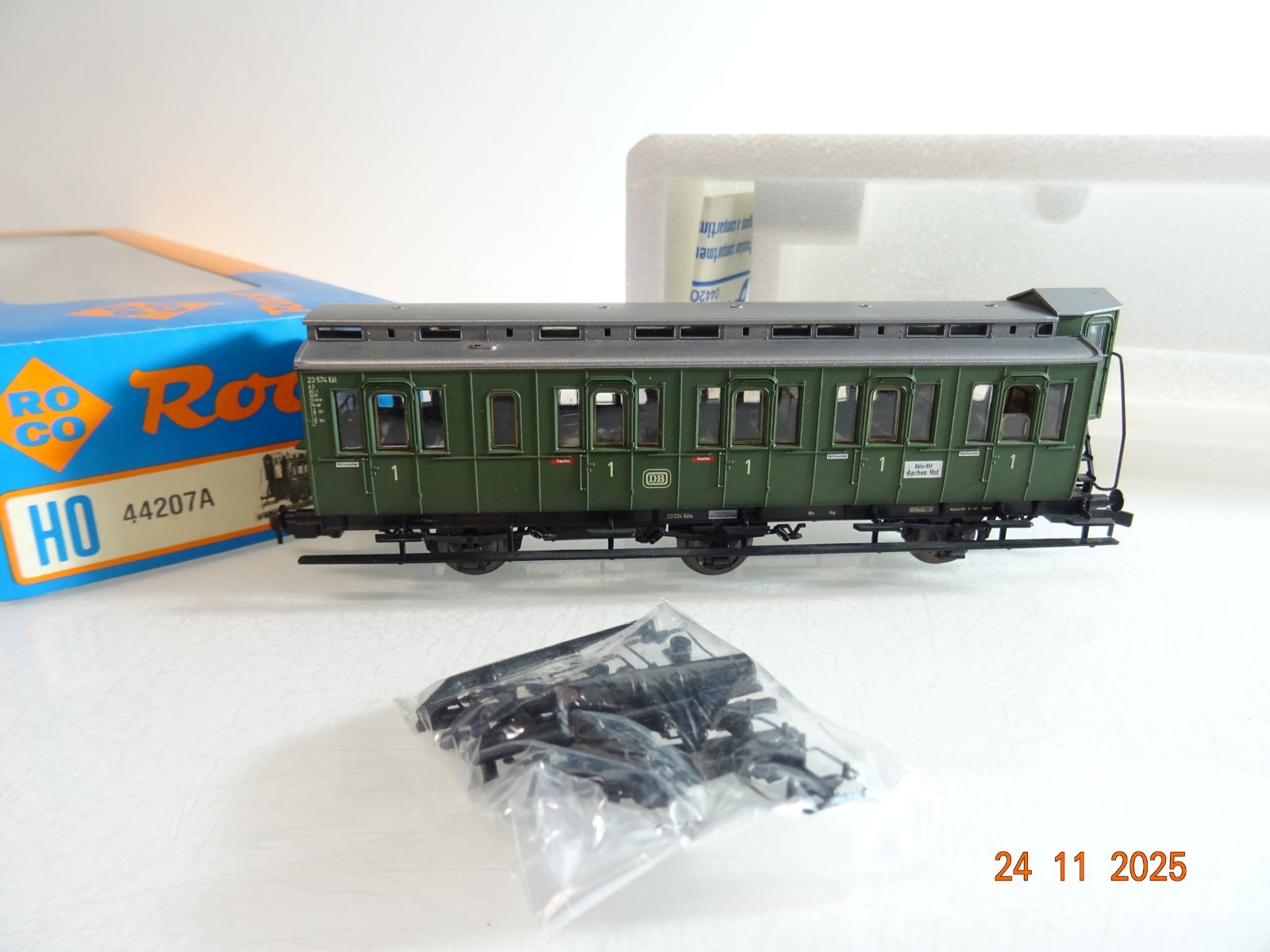 Roco H0 AC 44207A Personenwagen mit Bremserhaus 1.Kl. der DB in OVP RR4778 – Bild 3