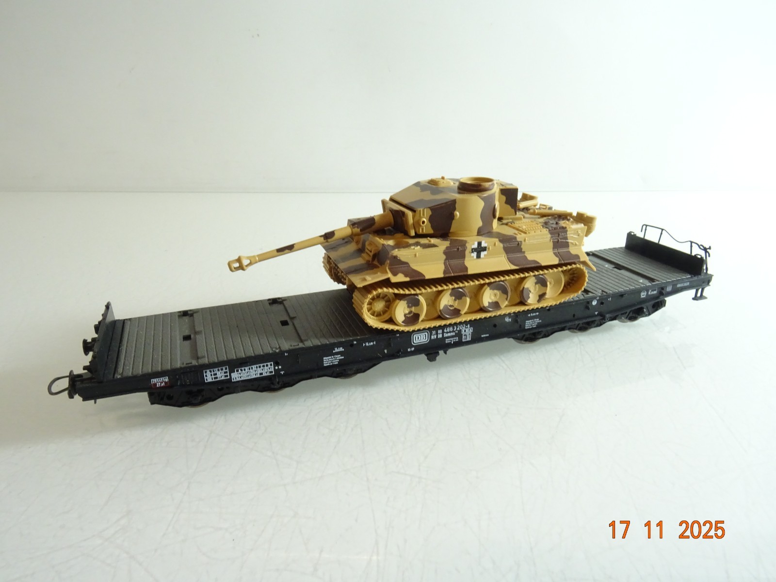 Roco H0 Schwerlastwagen 486 3 202-6 mit Panzer der DB RR4619 o.