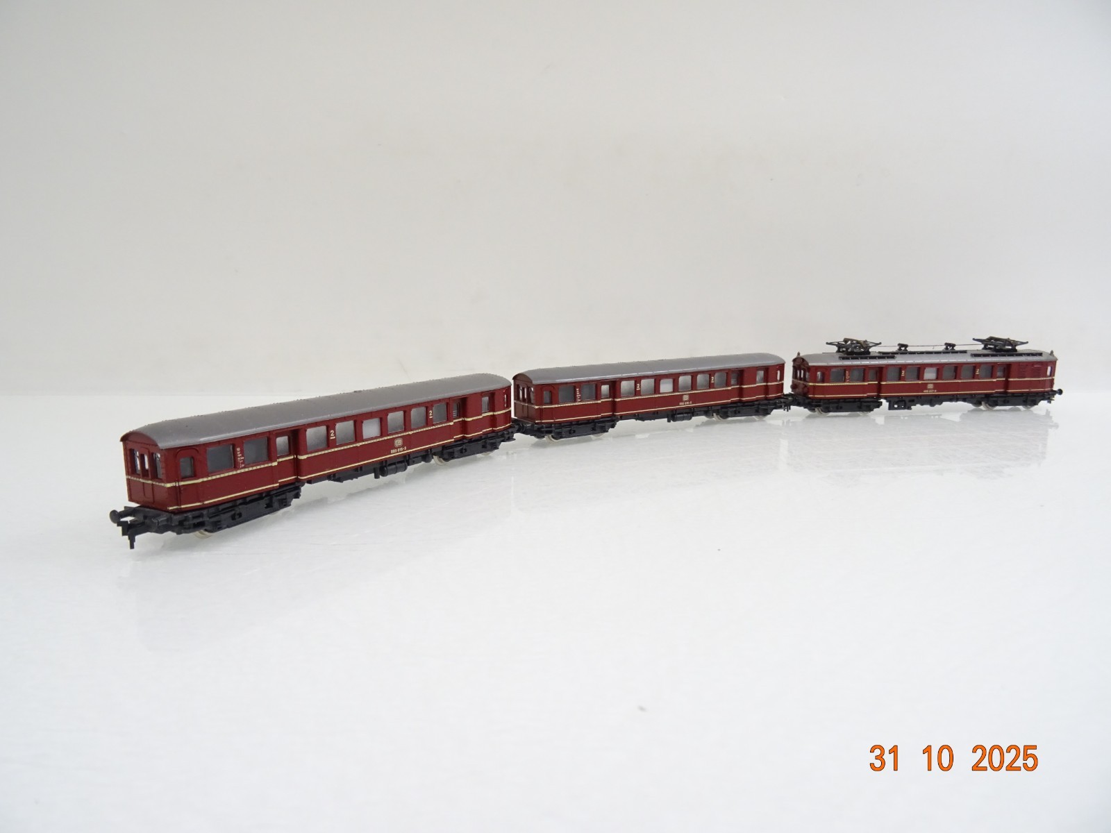Roco N 02160 A Elektro-Triebzug BR 485/885 mit Zwischenwagen der DB JL3989 o. – Bild 3
