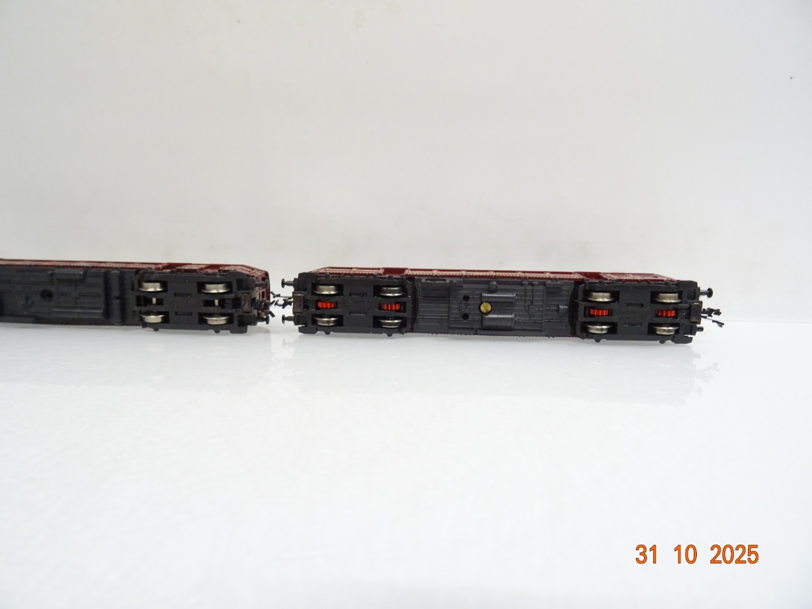 Roco N 02160 A Elektro-Triebzug BR 485/885 mit Zwischenwagen der DB JL3989 o. – Bild 4