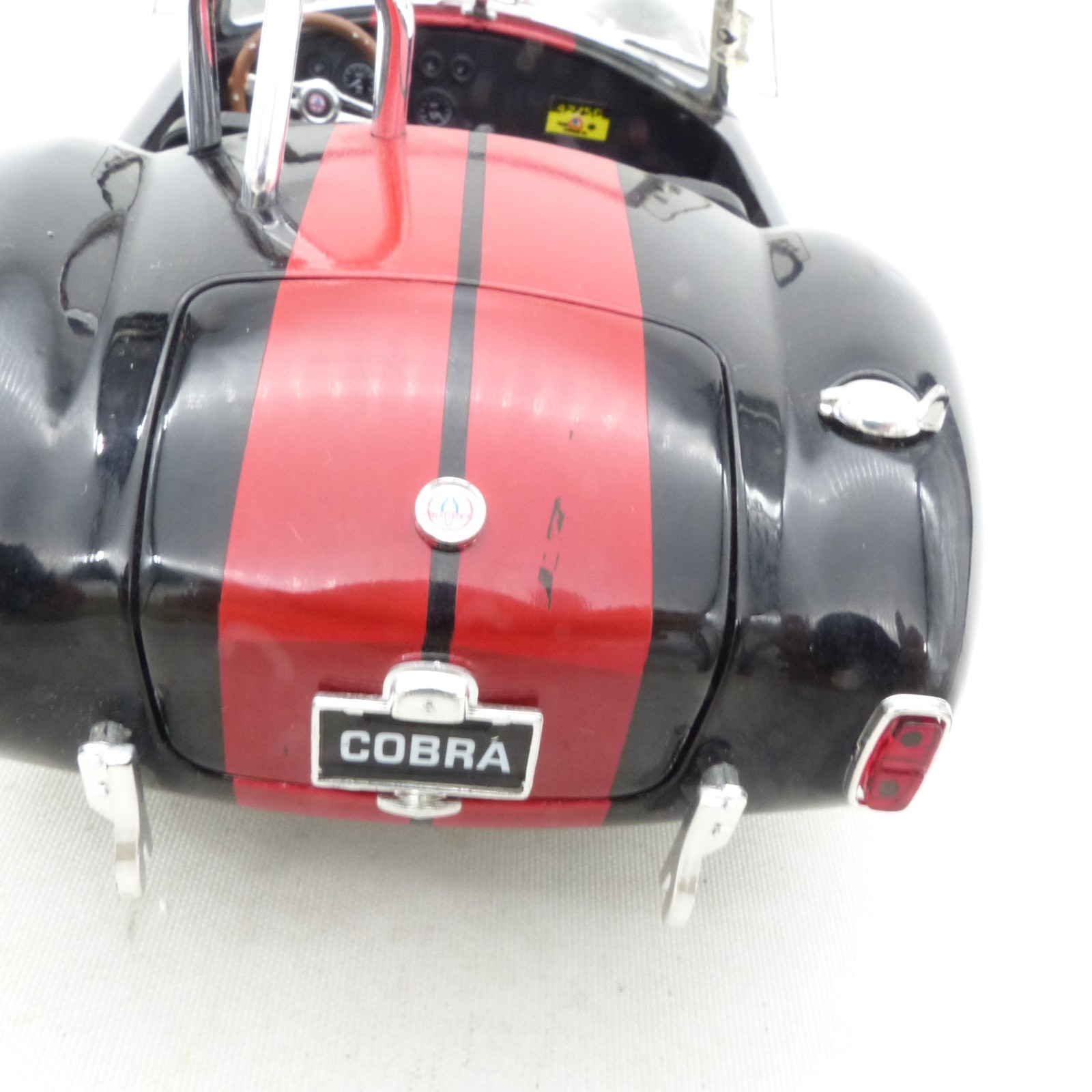 Shelby Collectibles Inc. 1:18 Shelby Cobra 427 S/C schwarz/rot in Tüte o. EX8440 – Bild 5