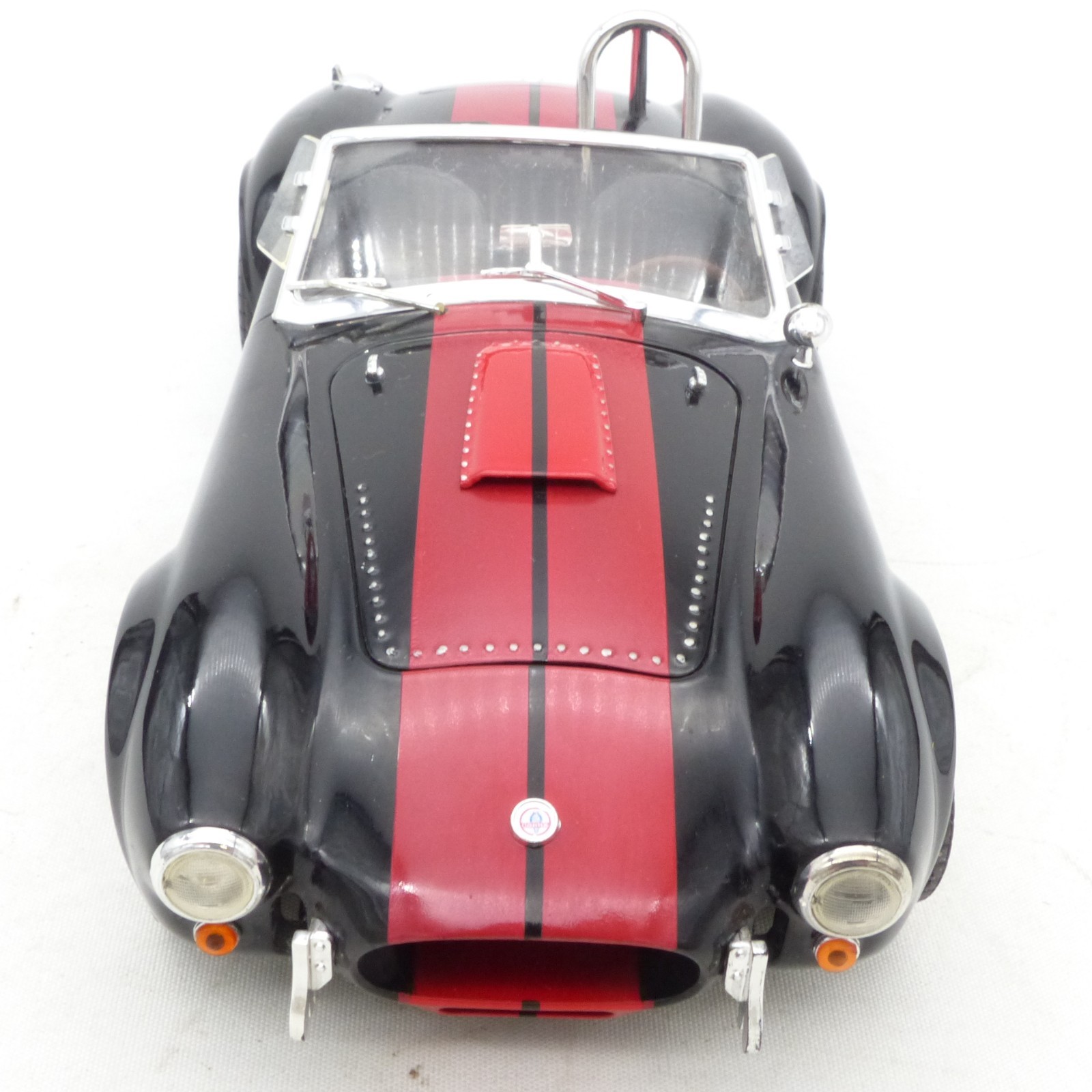 Shelby Collectibles Inc. 1:18 Shelby Cobra 427 S/C schwarz/rot in Tüte o. EX8440