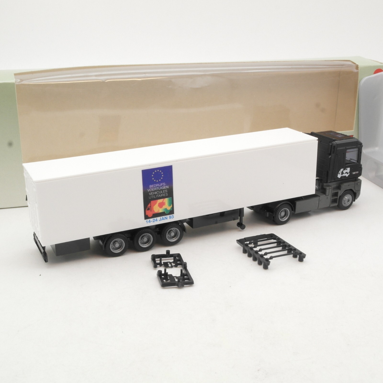 AMW / AWM 1:87 Renault Sattelzug Berufsverordnung 14-24 Januar 93 in OVP RA8857 – Bild 3