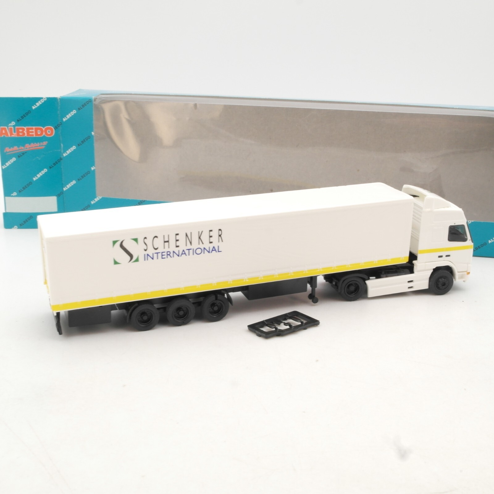 Albedo 1:87 296035 Volvo FH16 Sattelzug Schenker International in OVP QR839 – Bild 3