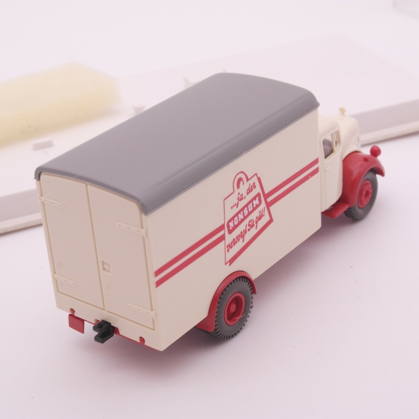 Brekina 1:87 4014 Mercedes-Benz L 311 Koffer-LKW Konsum in OVP RT777 – Bild 3