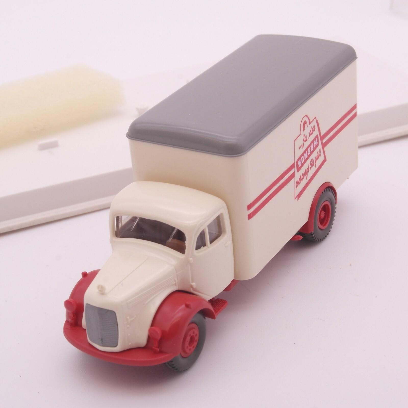 Brekina 1:87 4014 Mercedes-Benz L 311 Koffer-LKW Konsum in OVP RT777