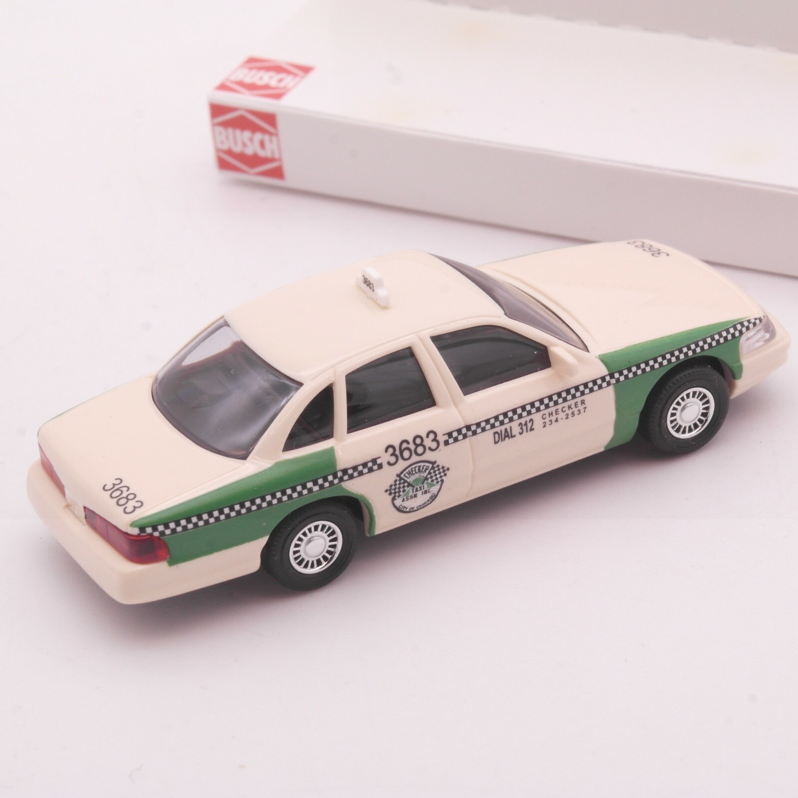 Busch 1:87 49004 Ford Crown Victoria US-Taxi neuwertig in OVP RT7783 – Bild 3