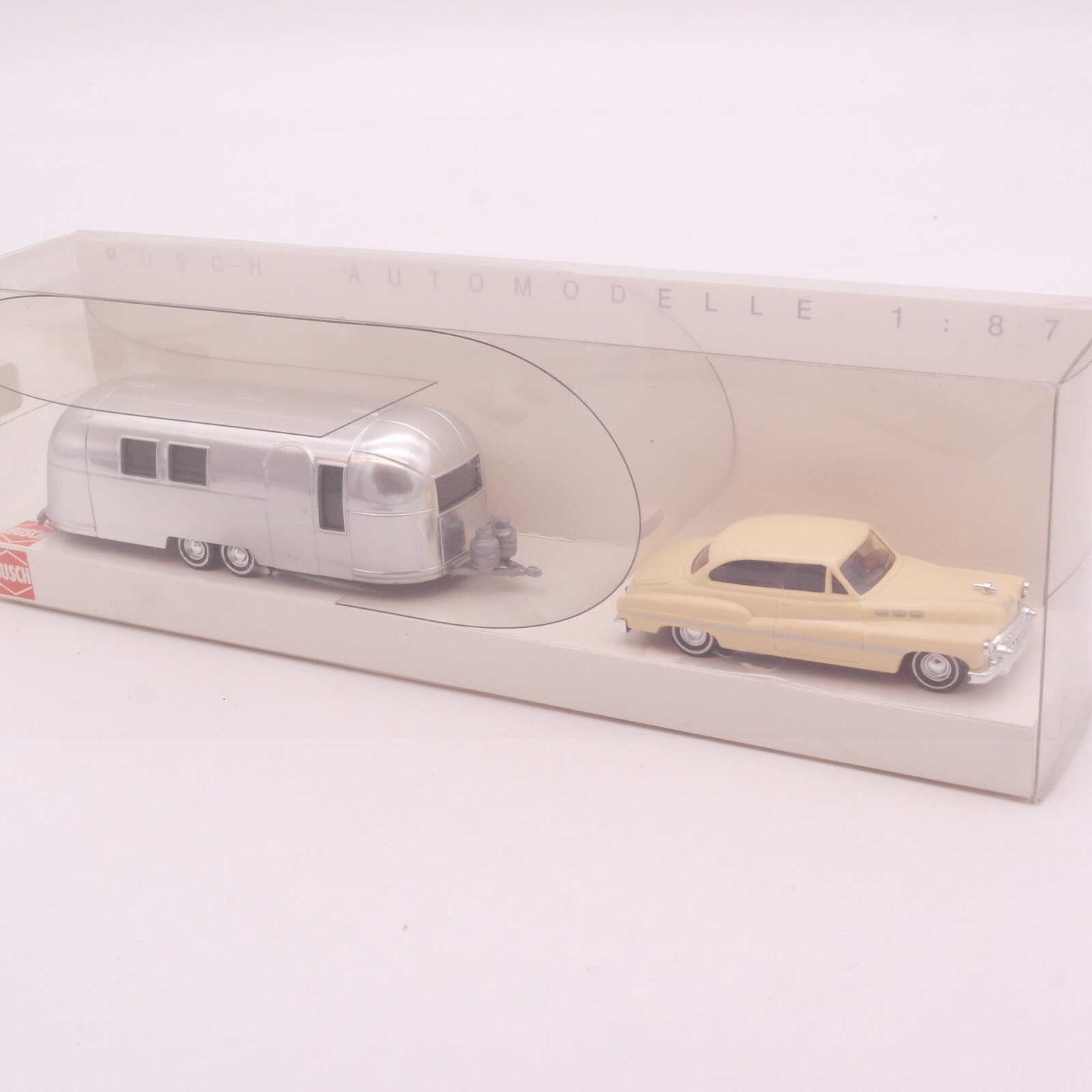 Busch 1:87 Buick mit Wohnwagen neuwertig in OVP RT5331