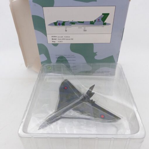 Die-Cast Collectible models 1:200 Avro 698 Vulcan B2 UK-Air Force in OVP EX6261 – Bild 4