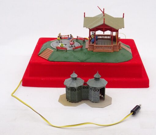Faller H0 130655 Musikpavillon mit Tanzenden aus Anlagenrückbau o. EX5796 – Bild 6