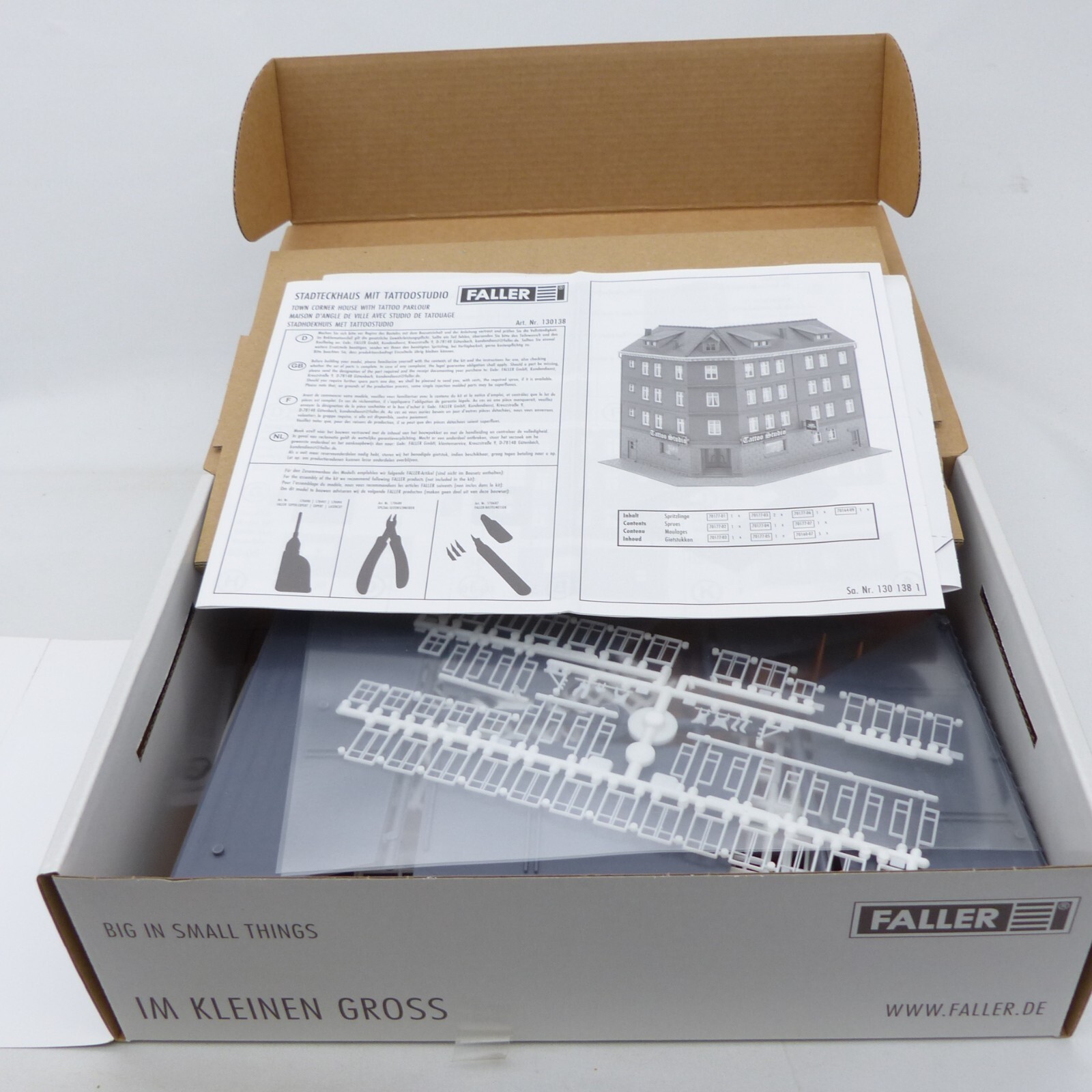 Faller H0 Bausatz 130138 Stadteckhaus mit Tattoostudio in OVP EX5740 – Bild 3