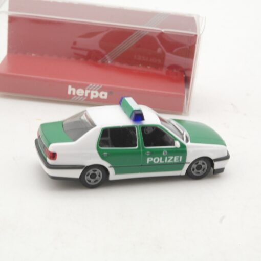 Herpa 1:87 043090 VW Vento Polizei in OVP RR3236 – Bild 3