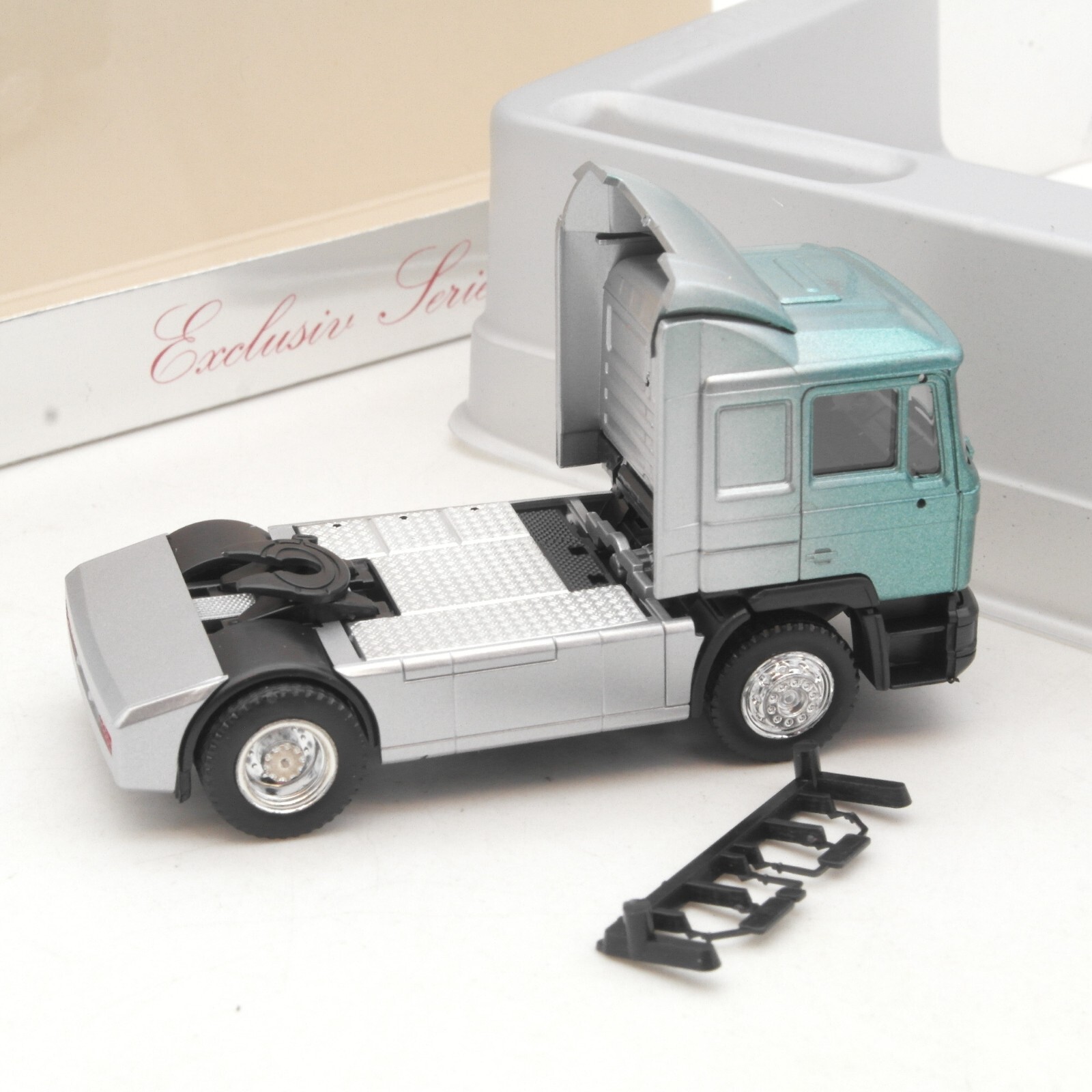 Herpa 1:87 MAN F90 Solo-Zugmaschine metallic Exclusiv Serie in OVP RA8095 – Bild 3