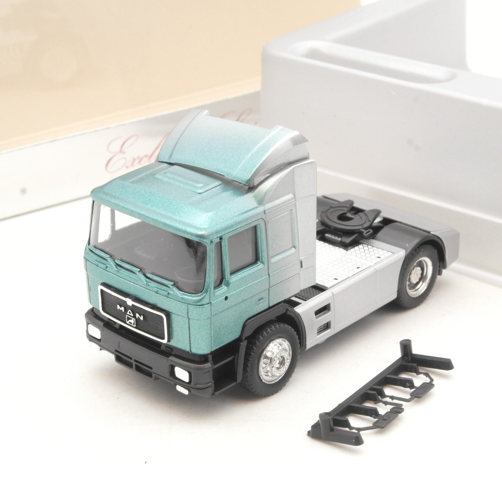 Herpa 1:87 MAN F90 Solo-Zugmaschine metallic Exclusiv Serie in OVP RA8095