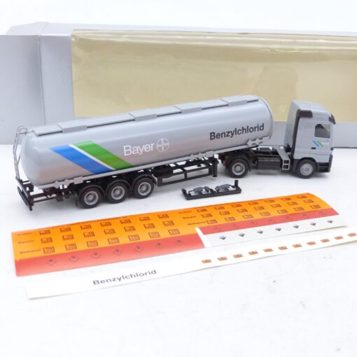 Herpa 1:87 MB Actros Tank-Sattelzug Benzylchlorid Bayer in OVP EX6888 – Bild 3