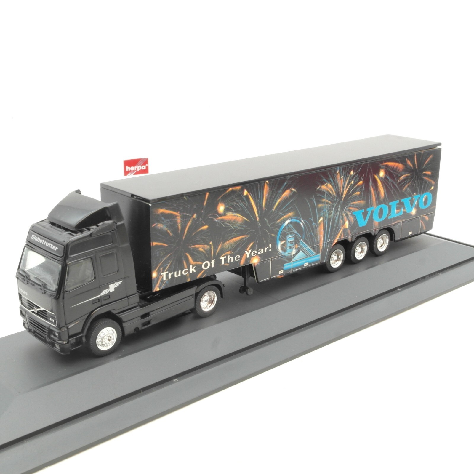 Herpa 1:87 Volvo Globetrotter Sattelzug Truck of the Year in PC Box RG1708
