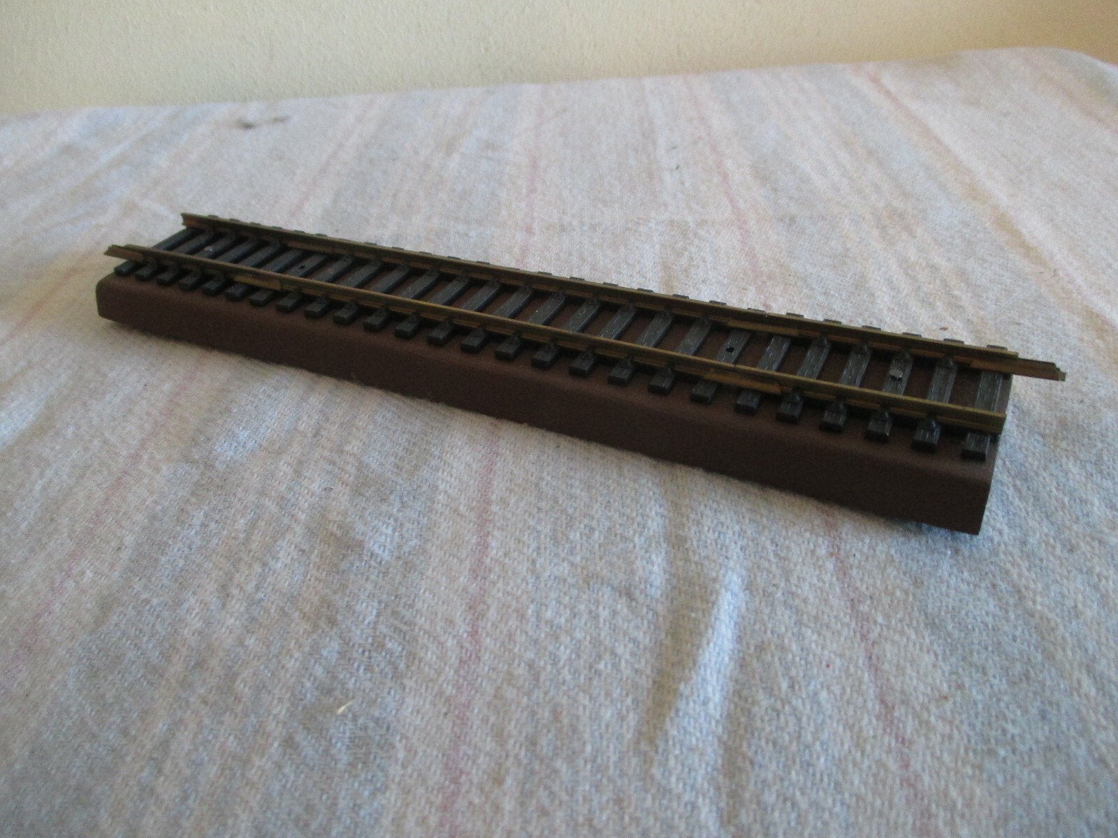 Holzsockel H0 mit Schiene ca. 180 mm o.OVP WZ103